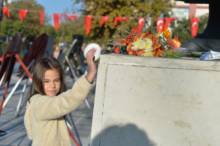 10 kasım alternatif tören (12).JPG