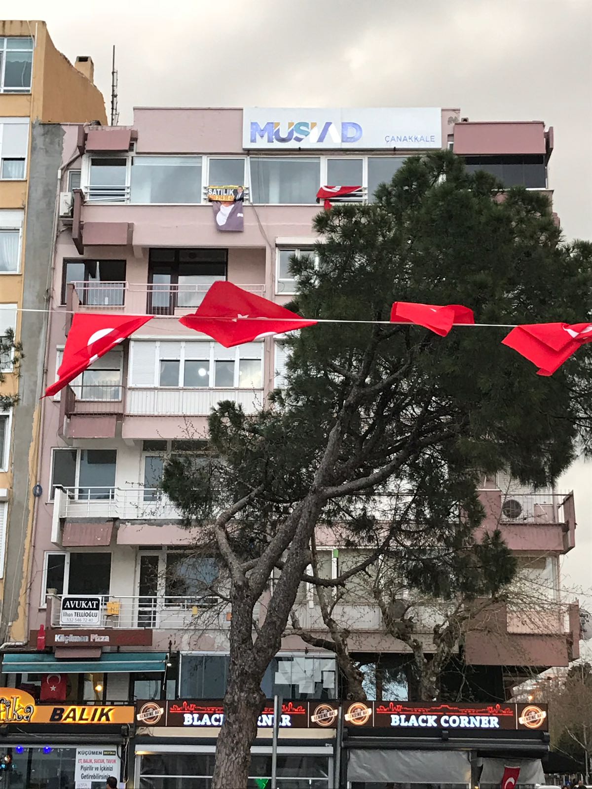 manşet atatürk satılık yazısı (2).jpeg