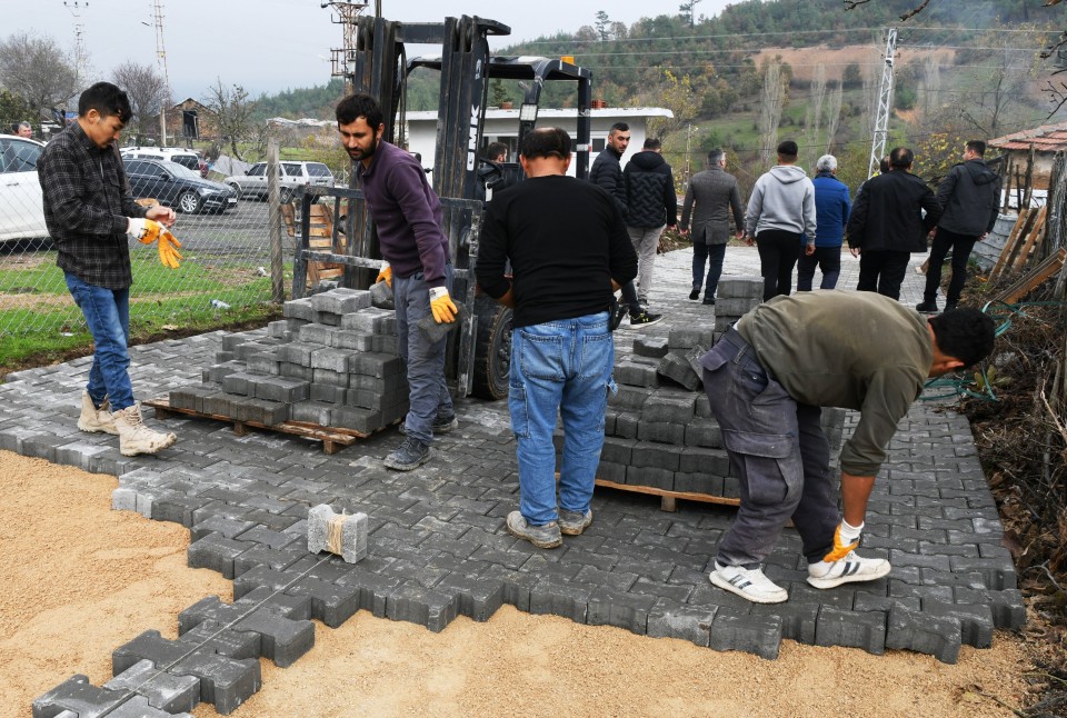 Lapseki'nin köylerinde altyapı çalışmaları sürüyor