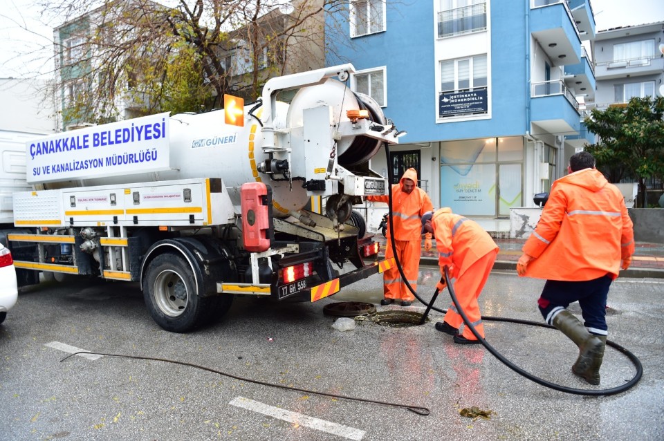 Çanakkale Belediyesi ekipleri olumsuzluklara karşı teyakkuzda
