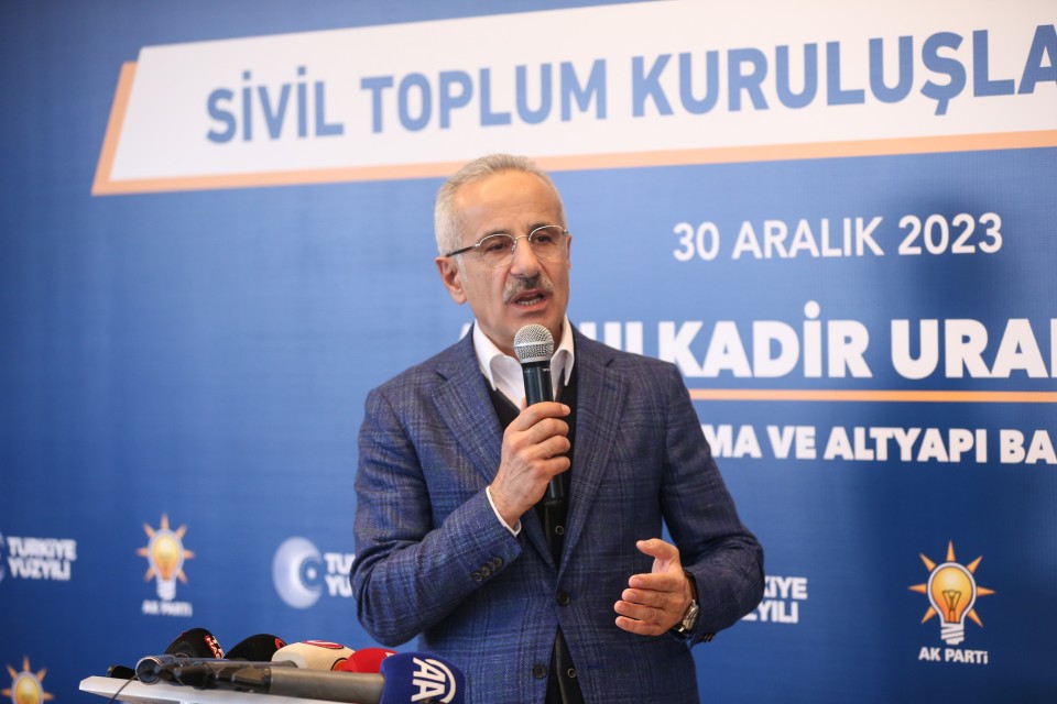 Ulaştırma ve Altyapı Bakanı Abdulkadir Uraloğlu, Sancaktepe'de ziyaretlerde bulundu