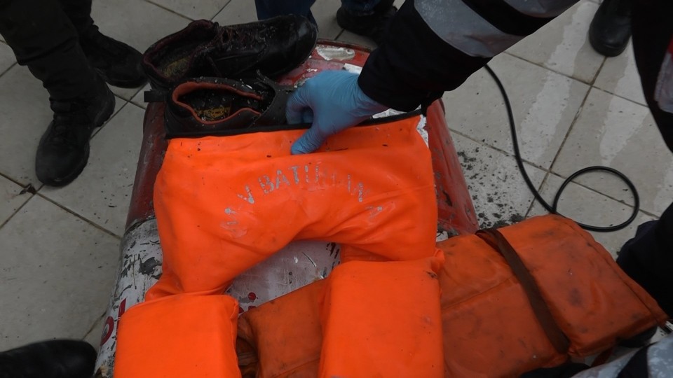 Batan gemiden arda kalanlar sahile vurdu