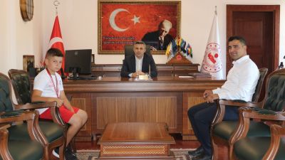 Şampiyon Güreşçi Arlı'dan Kaymakam Bütün'e ziyaret
