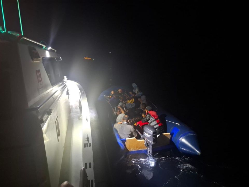 Ayvacık açıklarında 36 kaçak göçmen yakalandı