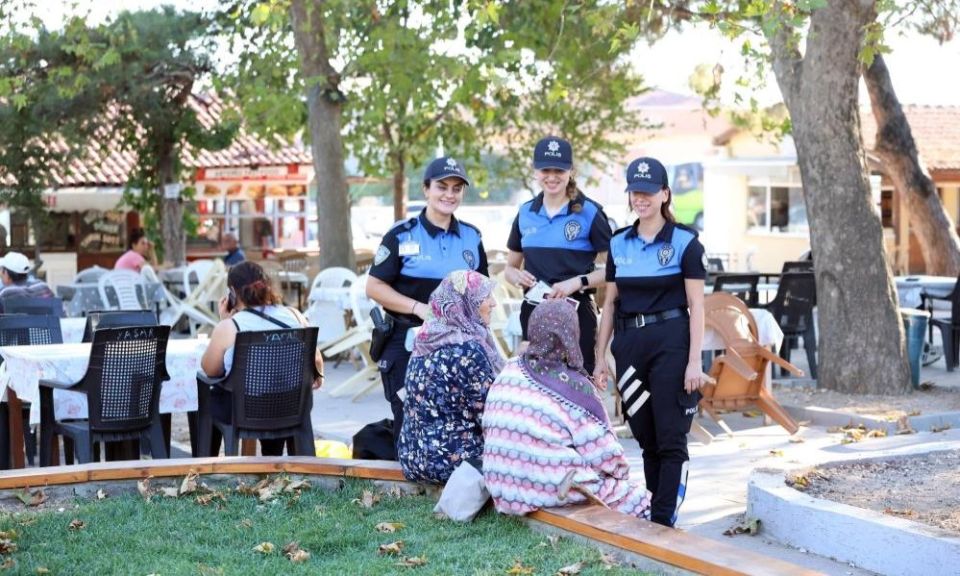 Çanakkale'de polis ekipleri vatandaşları bilgilendirdi   