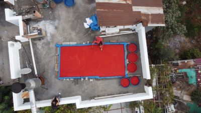 Adana'da damlar kırmızıyla renklendi: Güneşle pişen emek