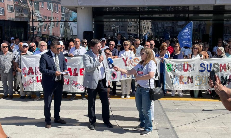 Erkek “Kısa vadeli menfaatler uğruna gelecek nesillerin sağlıklı, temiz bir çevrede doğup büyüme hakkını gasp ediyorlar”