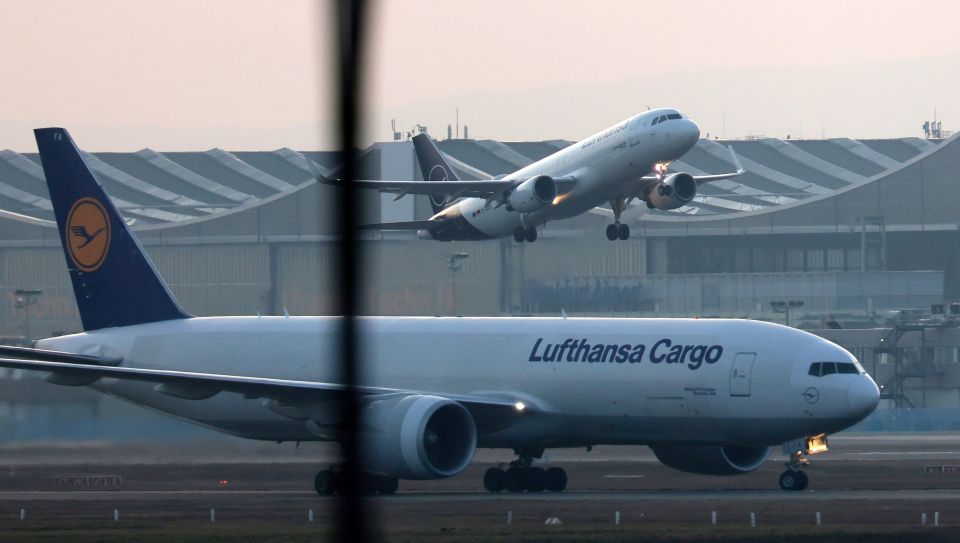 Almanya'da artan maliyetler hava yollarını vurdu: Lufthansa haftada 100 iç hat uçuşunu iptale hazırlanıyor