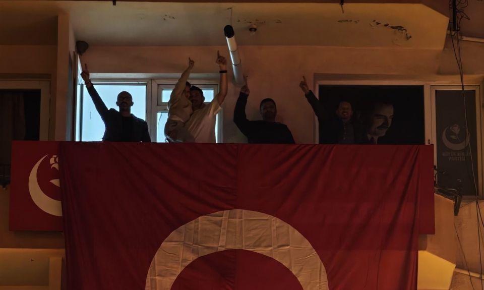 86176195_112980_murat-kibar-bayragimizin-