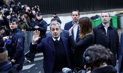 Eski Fransa Cumhurbaşkanı Sarkozy adli kontrol şartıyla serbest bırakıldı