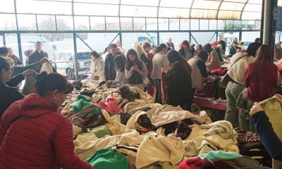 Cuma Pazarı'nda konfeksiyon reyonlarına yoğun ilgi sürüyor