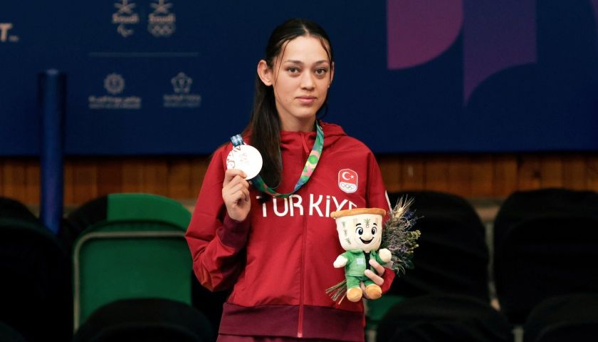 Çanakkaleli Milli Sporcu Emine Göğebakan'dan bir büyük başarı daha!