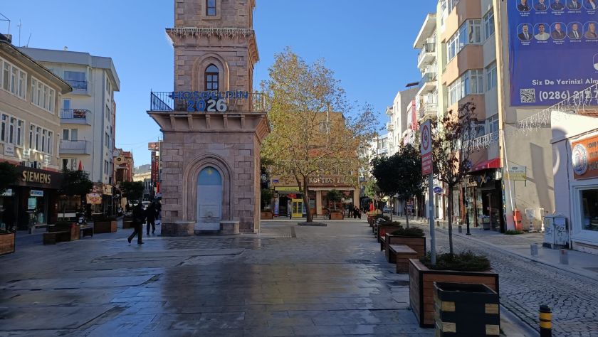 Saat Kulesi Meydanı Yeniden Güzelleşti