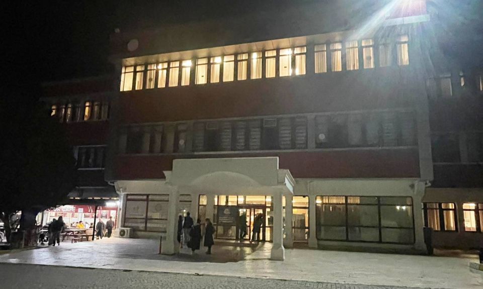 ÇOMÜ Kütüphanesi’nde Sınav Dönemi Yoğunluğu: Öğrenciler Yer Bulmakta Zorlanıyor