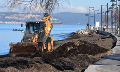 Çanakkale Belediyesinden sahil kesimlerinde temizlik çalışması