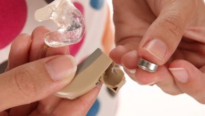 Görünmeden Duyun: Kulak İçi İşitme Cihazı ile Net ve Konforlu İşitme