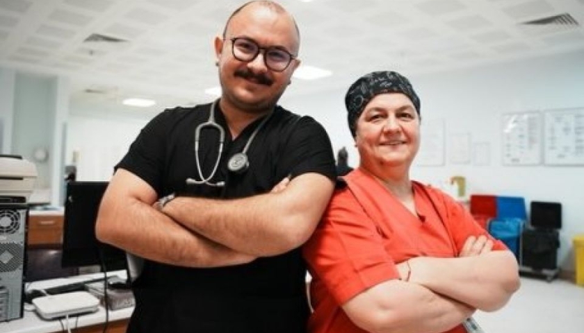 Anne-Oğul Aynı Acil Serviste Hayata Dokunuyor