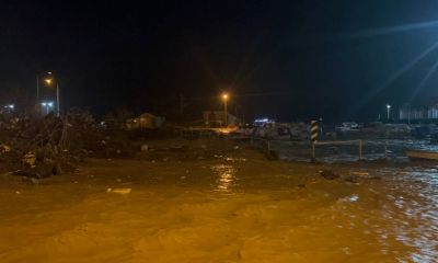 Sağanak yağış nedeniyle Kepez Çayı taştı, sahil yolu trafiğe kapatıldı