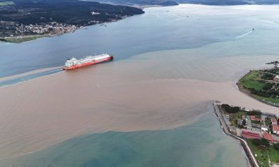 Çanakkale'de sağanak sonrası boğazın rengi değişti!