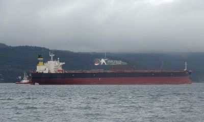 Bozcaada'da karaya oturan tanker bakım için Yalova'ya götürülüyor   