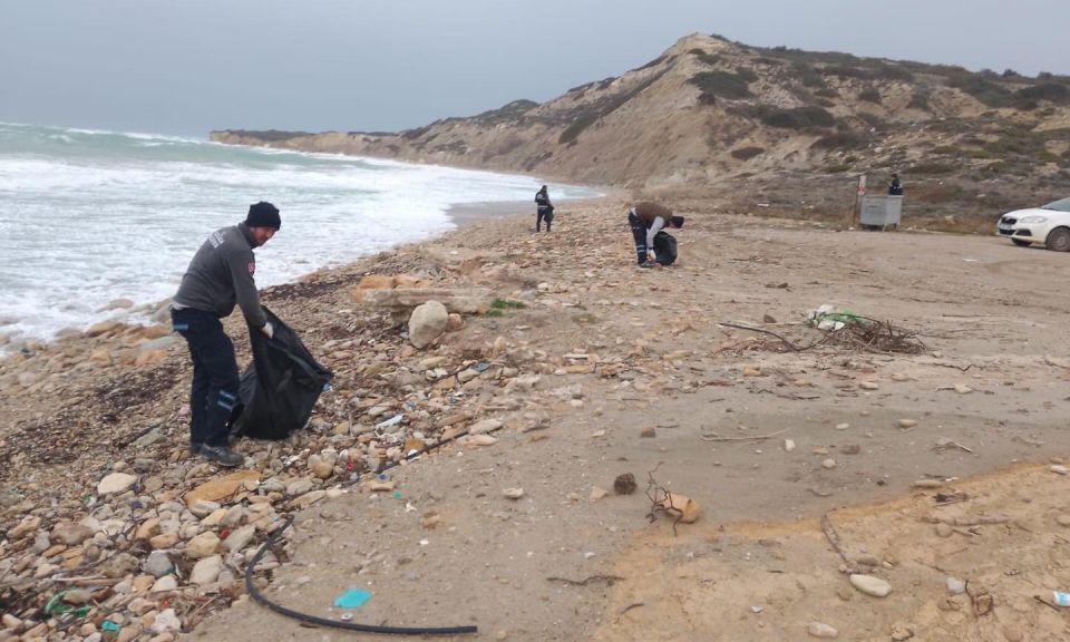 Bozcaada Beylik Koyu'nda kapsamlı temizlik