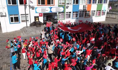 Biga’da Öğrencilerden Bayrak Sevgisi Etkinliği