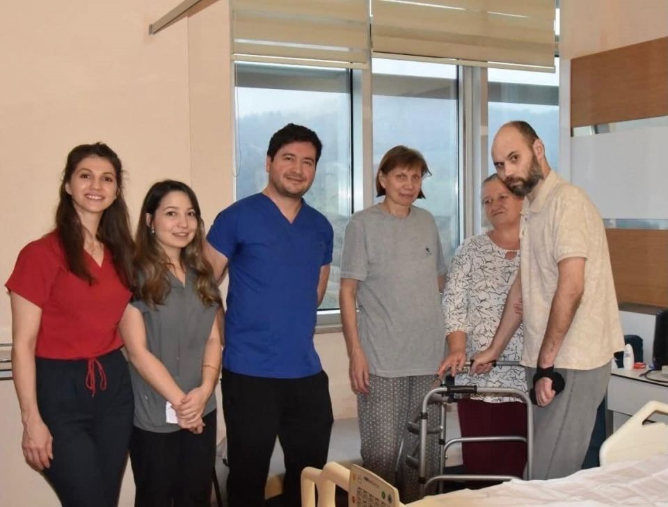 Geçirdikleri trafik kazası sonucu yaralanan Rus çift Çanakkale'de sağlığına kavuştu