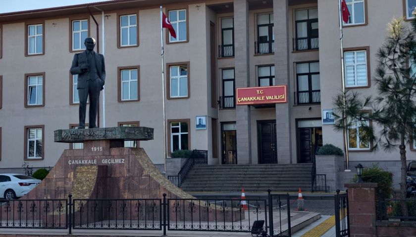 Çanakkale Valiliği Duyurdu: Ezine’de Menderes Çayı Taştı, Mahsur Kalan Vatandaş Kurtarıldı