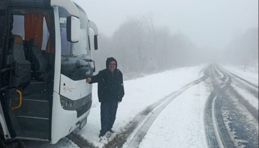 Sahilde Güneş, Lapseki’de Kar Esareti!