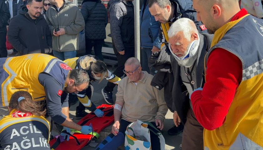  Çanakkale'de özel halk otobüsü yayaya çarptı: 8 yaralı