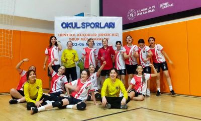 Atatürk Ortaokulu Küçük Kız Hentbol Takımı Yarı Finallere Yükseldi