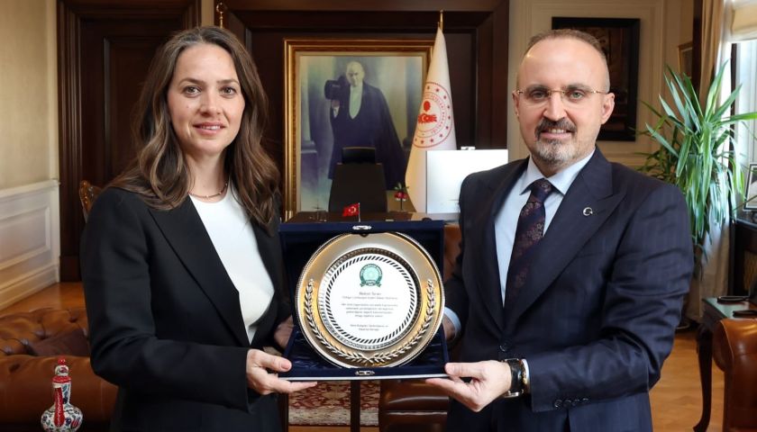 Bakan Yardımcısı Turan'dan tenis kulüplerine destek: 