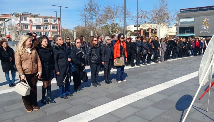 Dünya Kadınlar Günü Çanakkale’de Çelenk Töreniyle Başladı