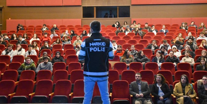  ÇOMÜ’de teknoloji, madde ve tütün bağımlılığı konuşuldu