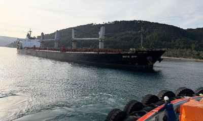 Çanakkale Boğazı'nda makine arızası nedeniyle karaya oturan gemi kurtarıldı