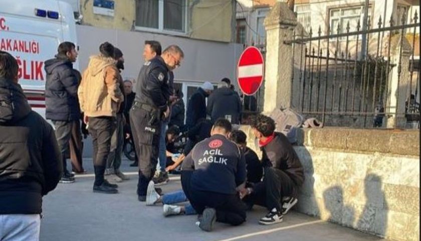 Gelibolu'da bıçaklı kavga: 3 yaralı