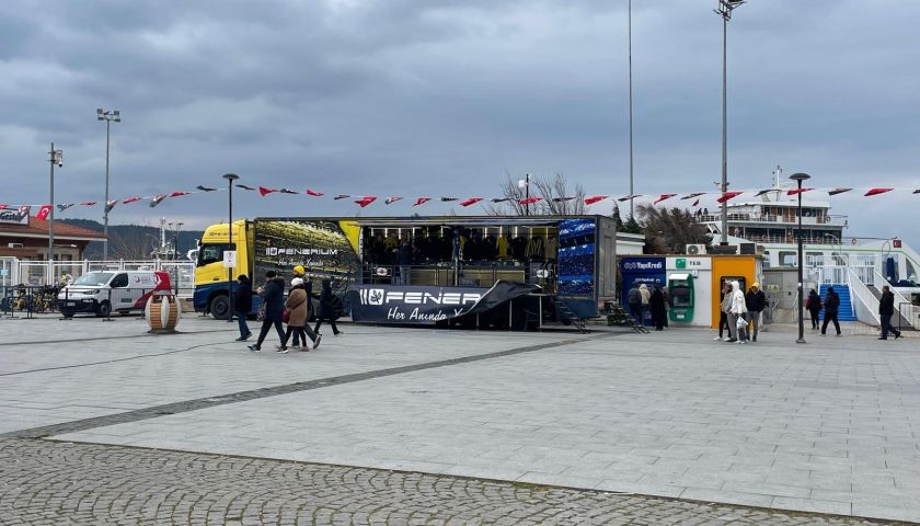 İskele Meydanı’nda Solo Türk, Kızılay ve Fenerium Tırları Bayramda Vatandaşlarla Buluştu