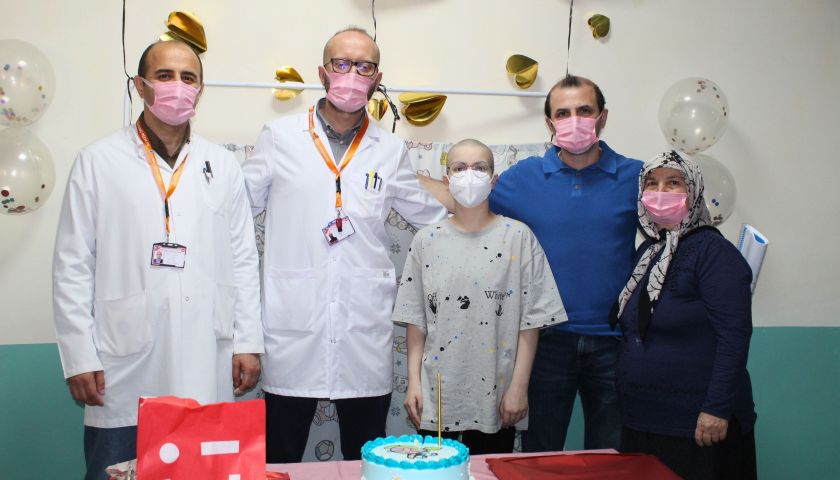 Elif’in Zafer Pastası: 13 Yaşındaki Genç Kız Spinal tümörü yendi