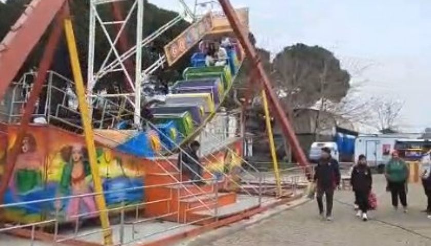 Gondol ve Çarpışan Otolar Durmuyor! Çanakkale’de Lunapark Coşkusu