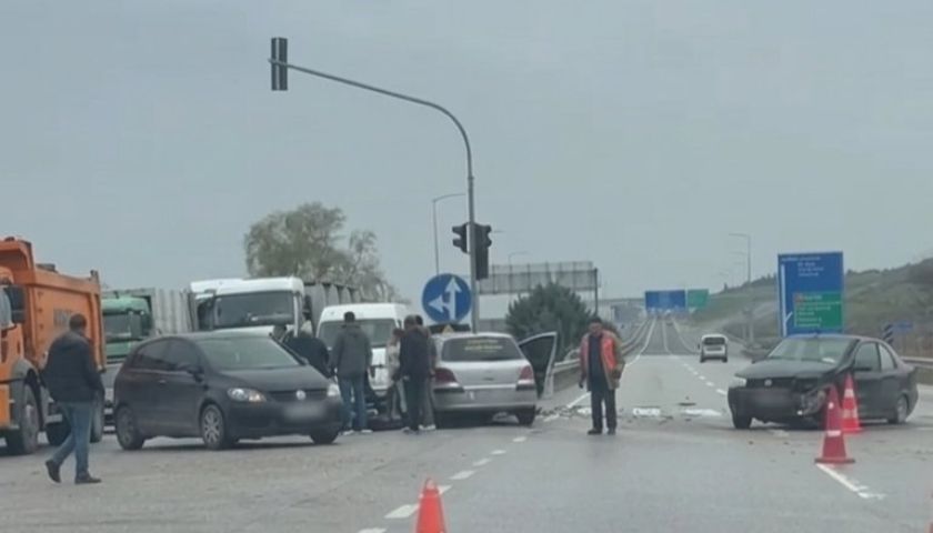 Umurbey Kavşağında Trafik Kazası