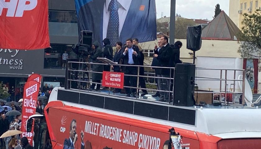 Çanakkale Cumhuriyet Meydanı Hıncahınç Doldu: Muharrem Erkek’ten “Her Şey Çok Güzel Olacak” Mesajı