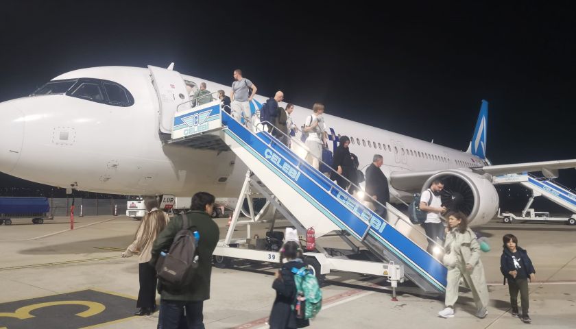 Hava Muhalefeti Uçağı Çanakkale’ye İndirdi