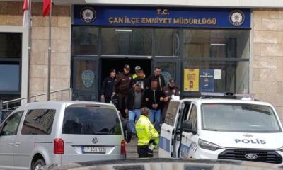 Çaldıkları araçla Edremit'te yakalanan 2 şüpheli tutuklandı   