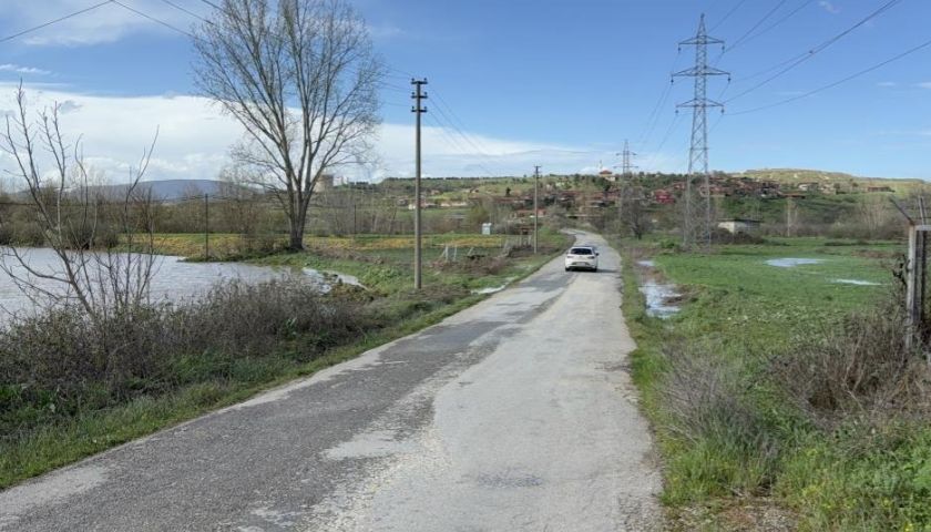 Çanakkale'de taşkın nedeniyle kapanan köy yolu ulaşıma açıldı   