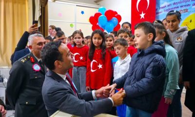 Gelibolu’da kalpler otizm farkındalığı için attı