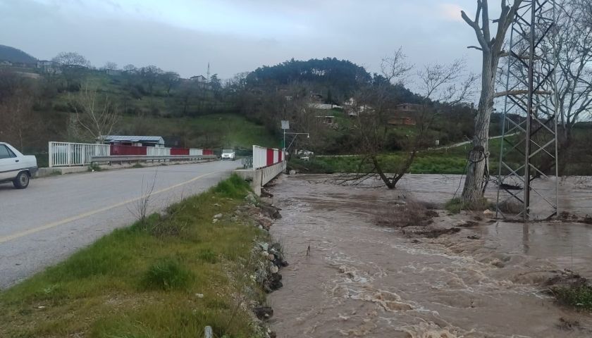 Biga'da Akkayrak Köprüsü trafiğe kapatıldı