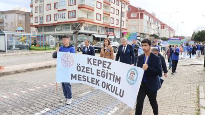 Mine Hayta Öğrencilerle Farkındalık İçin Yürüdü