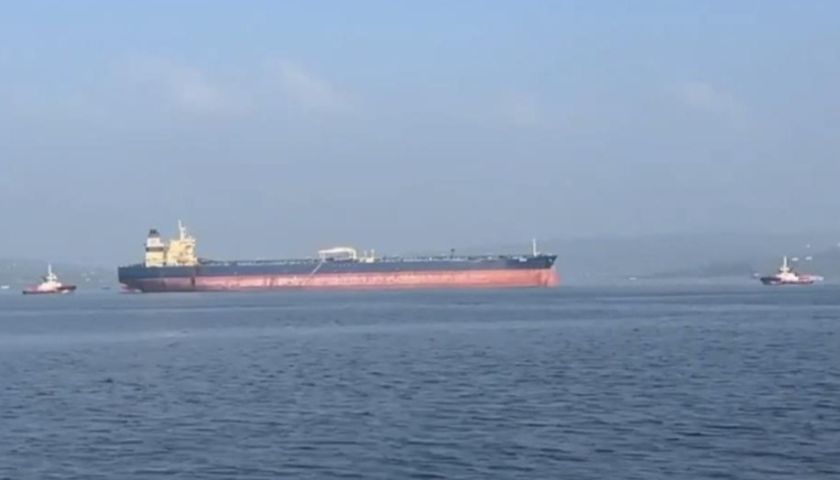 Çanakkale Boğazı'nda tanker makine arızası yaptı   