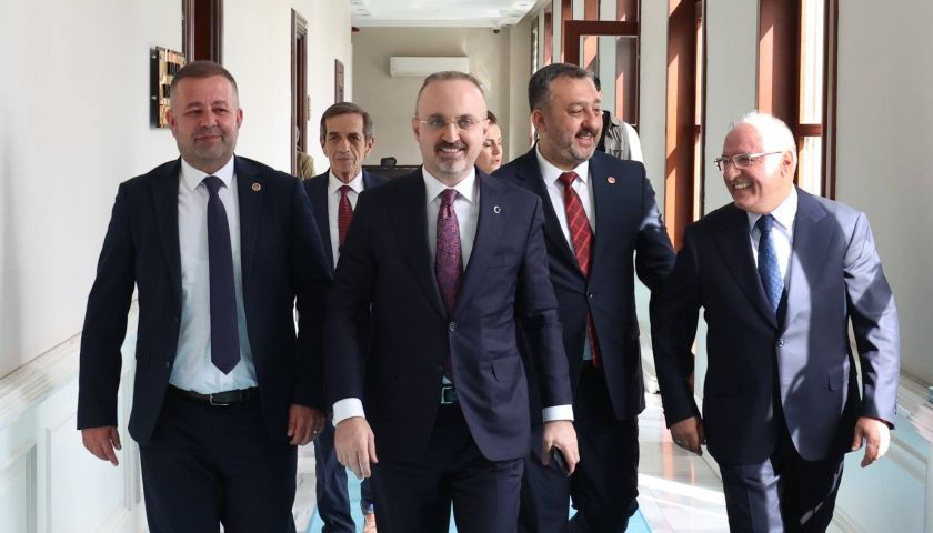 Bakan Yardımcısı Bülent Turan; “Yönetimin kalbi sahada, muhtarlarla atıyor”
