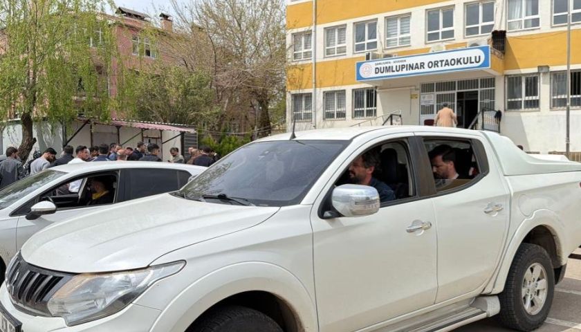 Müdür yardımcısına bıçakla saldırı iddiası : Valilikten olayla ilgili açıklama geldi   